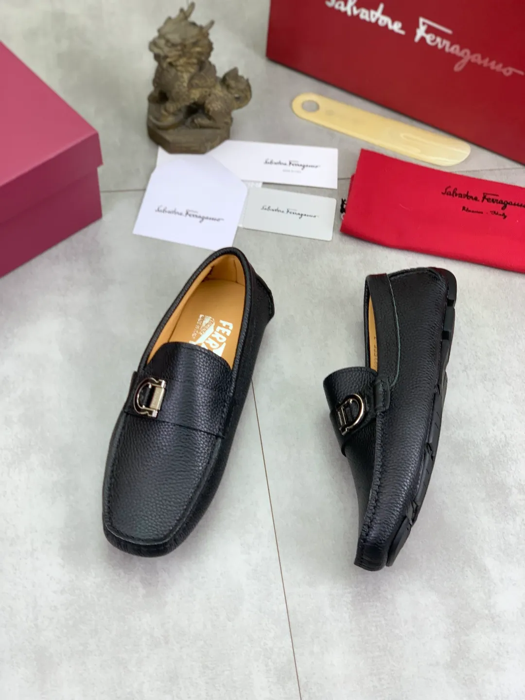 Men's shoes 💰P542 New model, high quality [Ferragamo/Ferragamo] Latest lazy slip-on shoes Original imported calfskin, imported cowhide lining + original luxury metal buckle + original combination outsole Comparison without pressure Code number: 38-45
